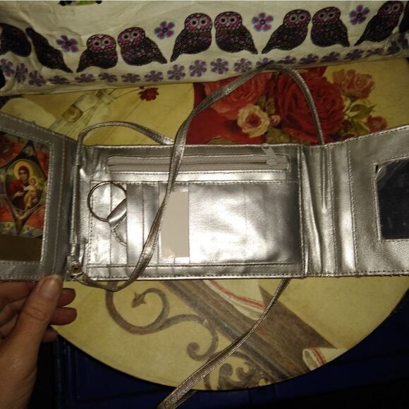 Mesh crossbody wallet   - Picture 2 of 7